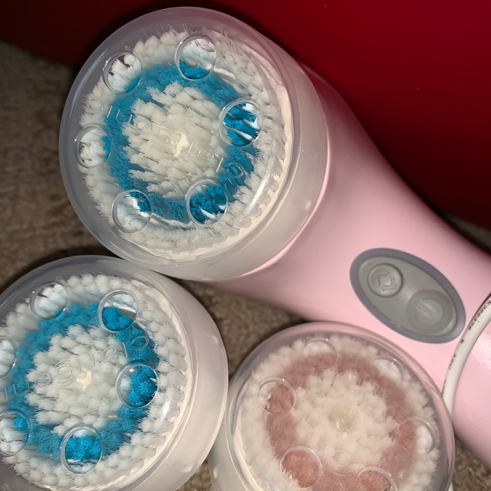 CLARISONIC MIA 2 with 3 brand new brush heads